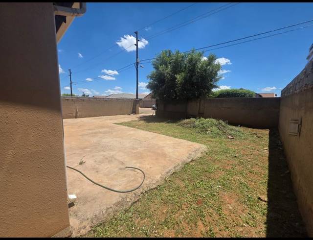 2 BEDROOM HOUSE FOR SALE IN PROTEA GLEN